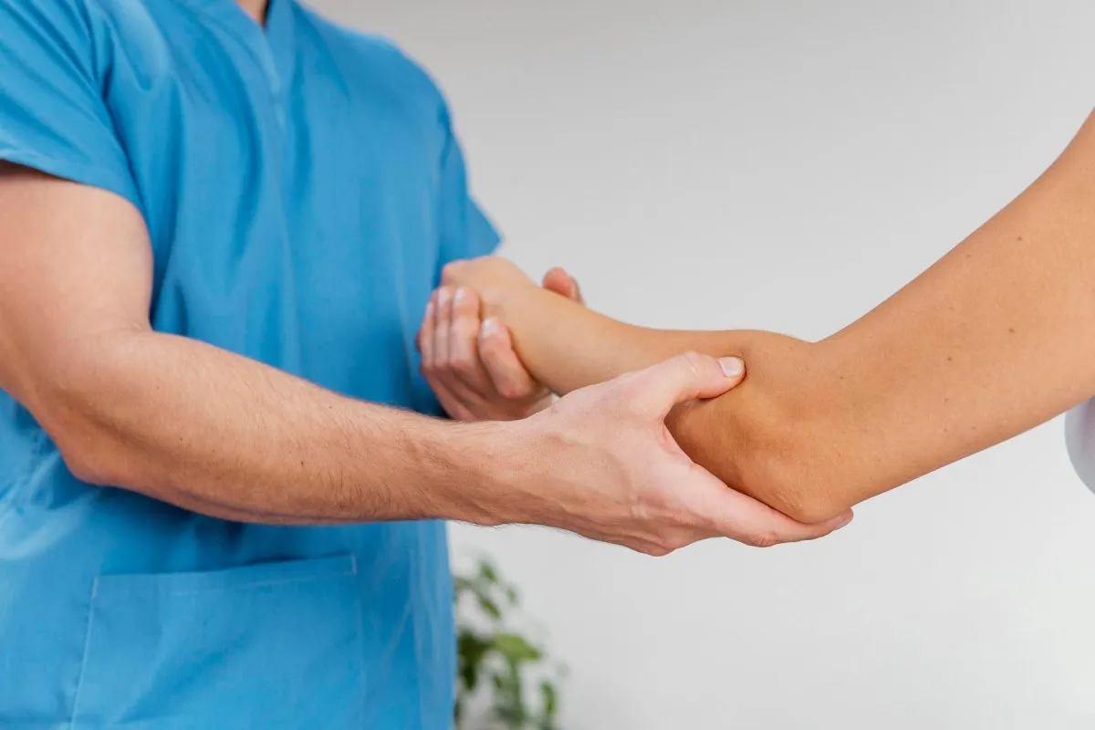 Ortopedico esegue visita ortopedica a Zero Branco Treviso Zero Medical Center